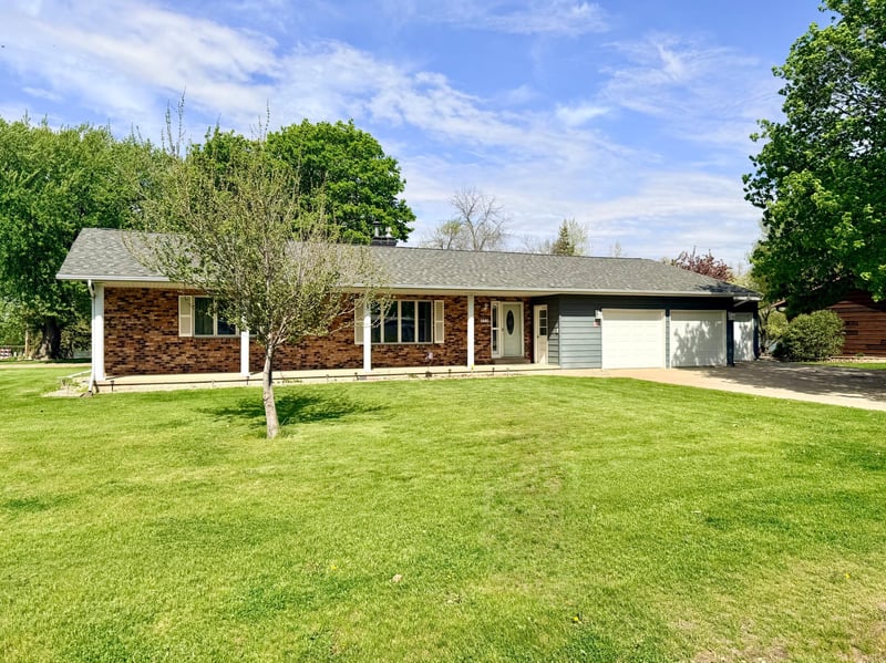 615 Lake Ave E, Fulda, MN 56131