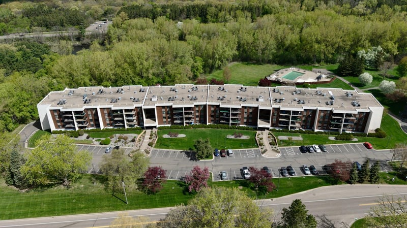 2455 Londin Ln E #219, Maplewood, MN 55119