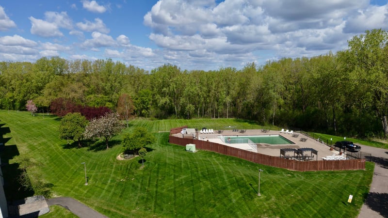 2455 Londin Ln E #219, Maplewood, MN 55119