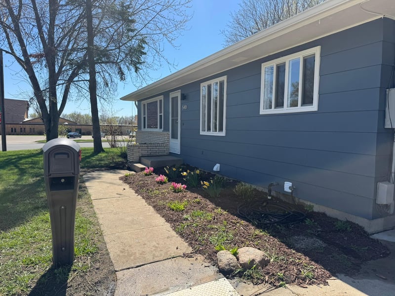 540 E 2nd St, Waconia, MN 55387