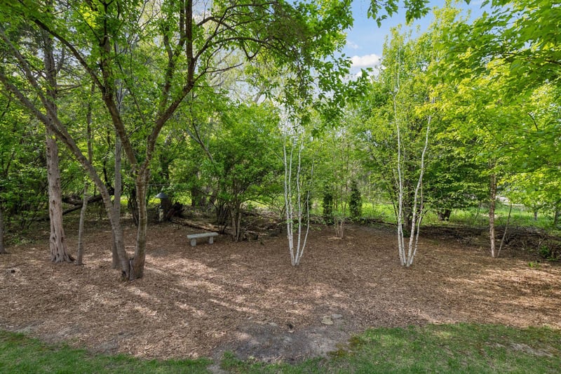 9264 Hawkcrest Ct, Chanhassen, MN 55317