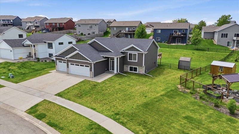 732 Towne Dr NE, Byron, MN 55920
