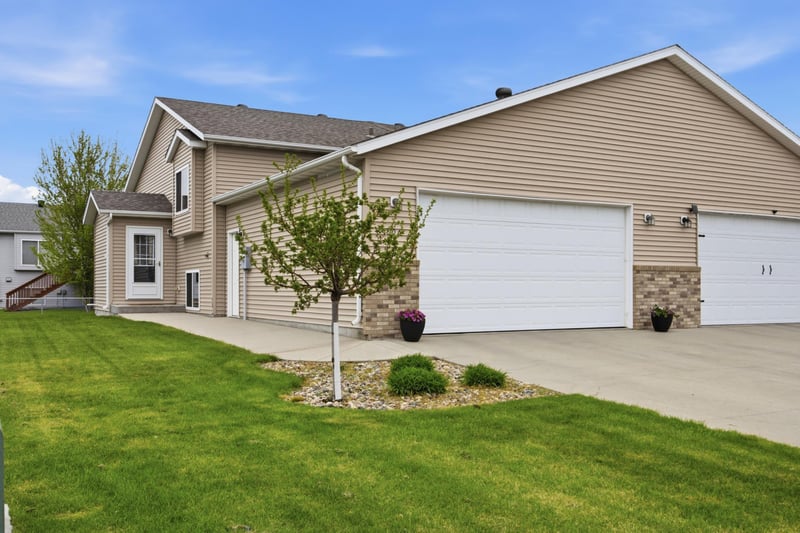 806 3rd Ave NE, Dilworth, MN 56529