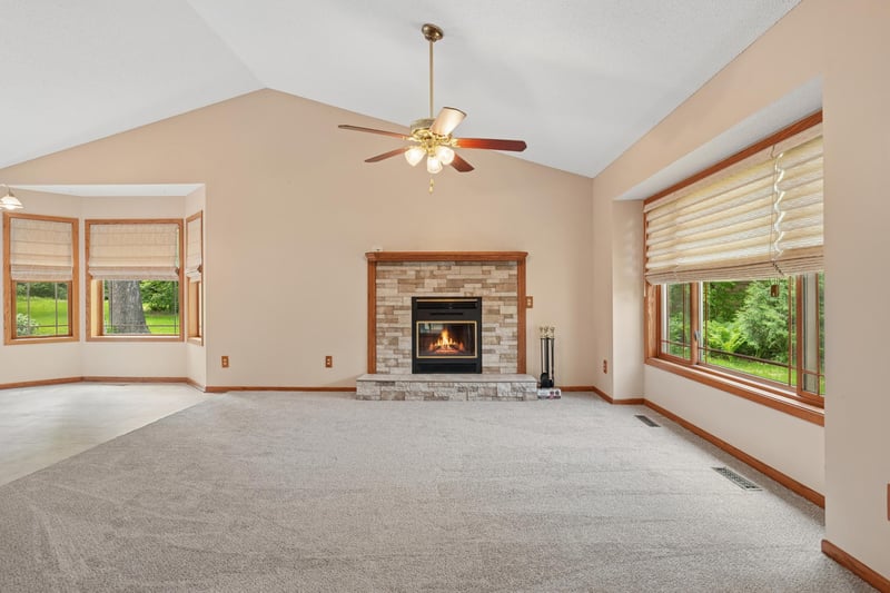 20524 Javelin Cir, Lakeville, MN 55044