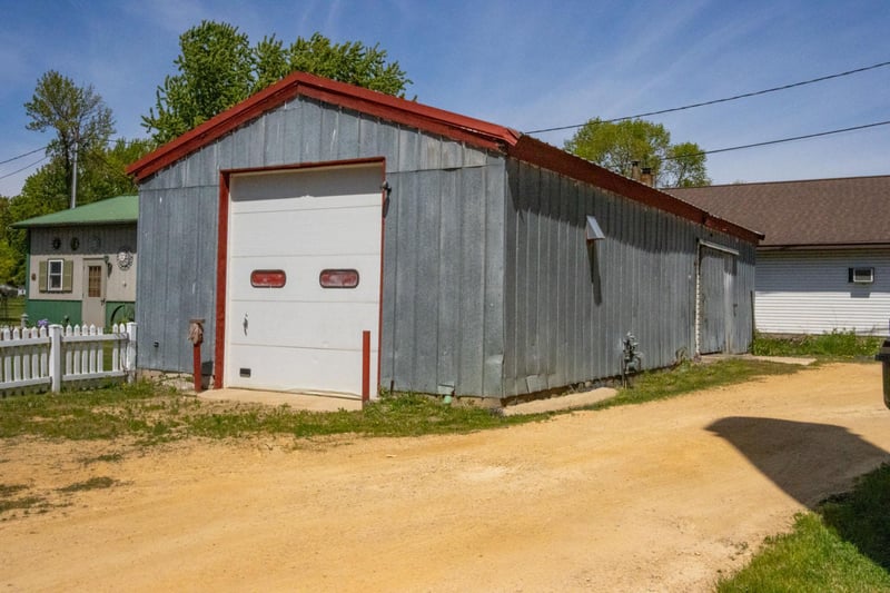 196 Main St W, Elysian, MN 56028