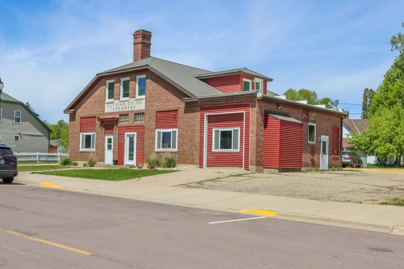 196 Main St W, Elysian, MN 56028