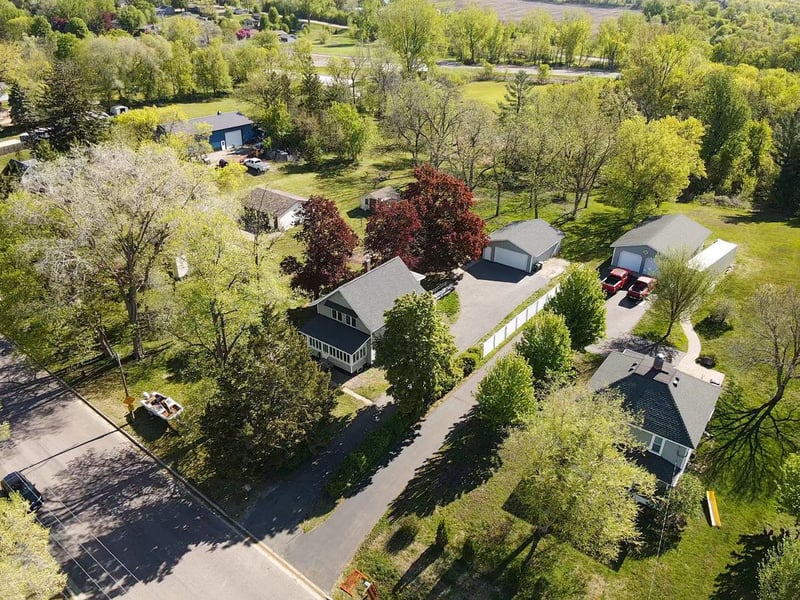 724 1st St N, Waterville, MN 56096