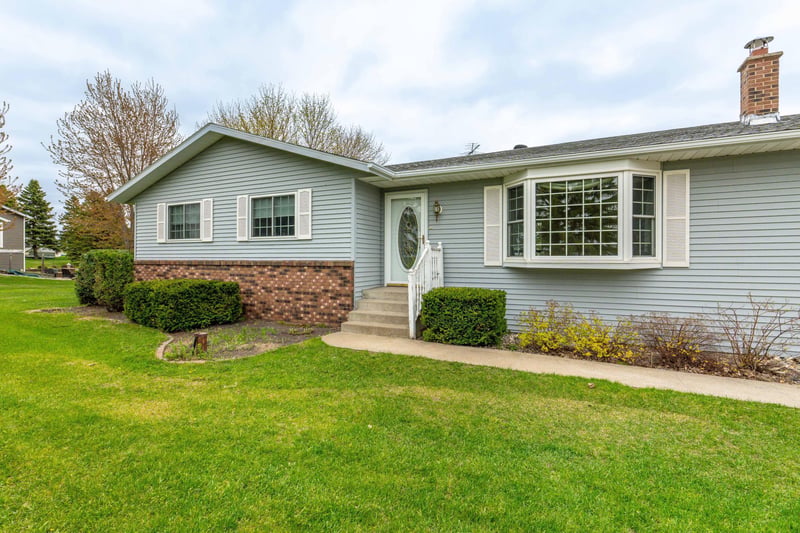 16990 River Oaks Blvd, Fergus Falls, MN 56537