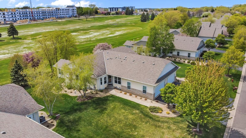 551 Holly Ln N, Oakdale, MN 55128