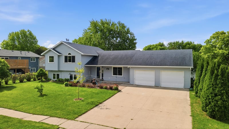 1667 Knights Dr, North Mankato, MN 56003