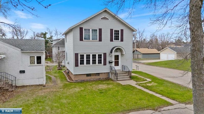 520 15th St N, Virginia, MN 55792