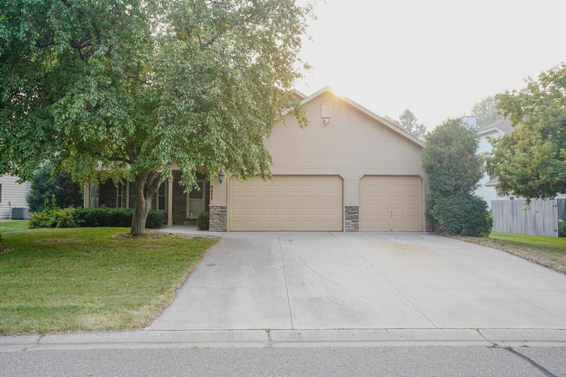 9023 Nantwick Rg, Brooklyn Park, MN 55443