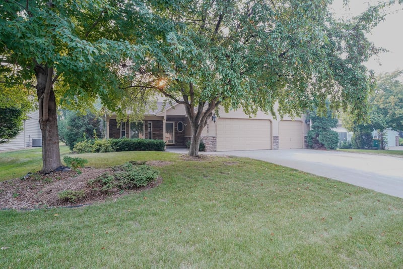 9023 Nantwick Rg, Brooklyn Park, MN 55443