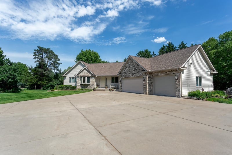 17162 Red Wing Blvd, Hastings, MN 55033