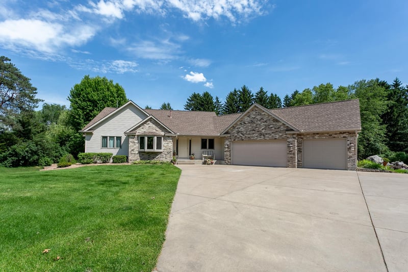 17162 Red Wing Blvd, Hastings, MN 55033