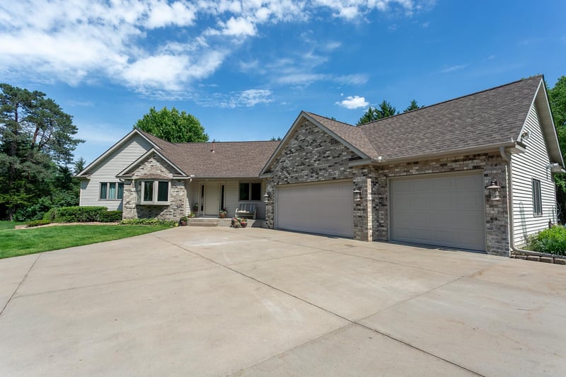 17162 Red Wing Blvd, Hastings, MN 55033