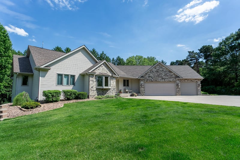 17162 Red Wing Blvd, Hastings, MN 55033