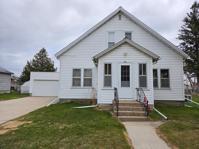 516 4th St SE, Deer River, MN 56636