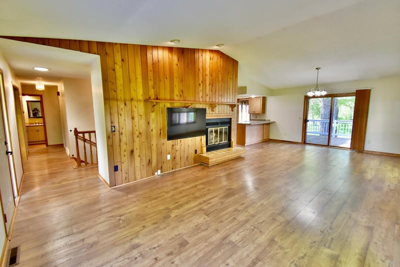 1252 Rolling Oaks Ln NW, Hutchinson, MN 55350