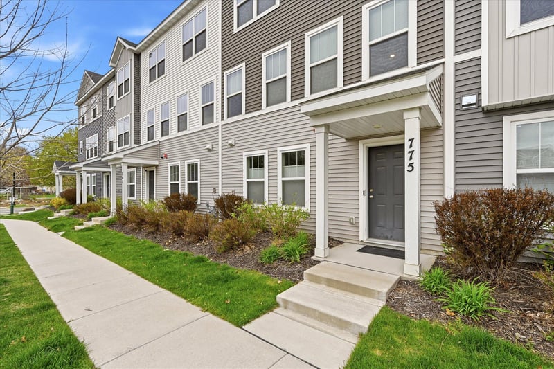 775 Midtown Ln, New Brighton, MN 55112