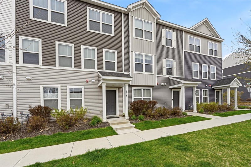 775 Midtown Ln, New Brighton, MN 55112