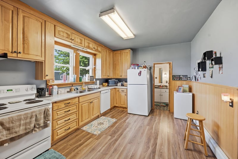 121 1st St W, Maple Lake, MN 55358