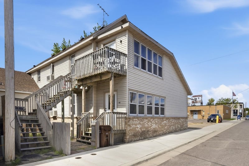 121 1st St W, Maple Lake, MN 55358