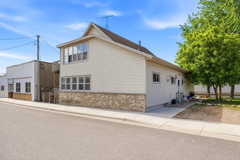 121 1st St W, Maple Lake, MN 55358