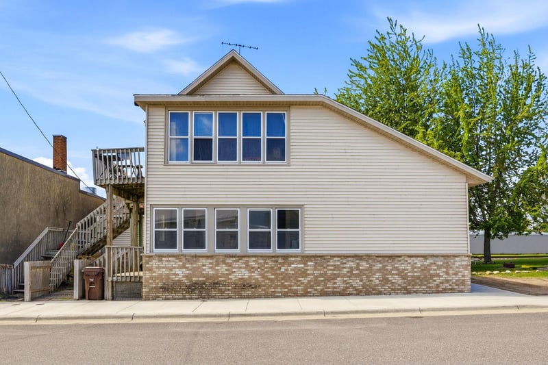 121 1st St W, Maple Lake, MN 55358
