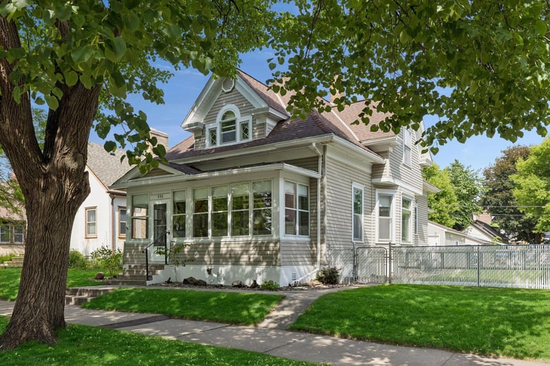 430 Arbor St, Saint Paul, MN 55102