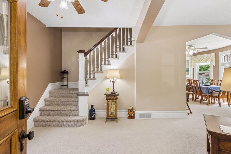 430 Arbor St, Saint Paul, MN 55102