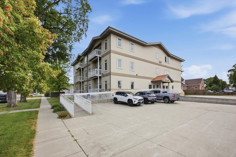 203 6th St S #101, Moorhead, MN 56560