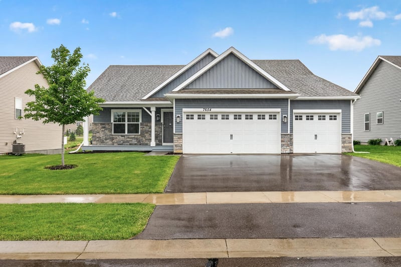 7654 207th St W, Lakeville, MN 55044