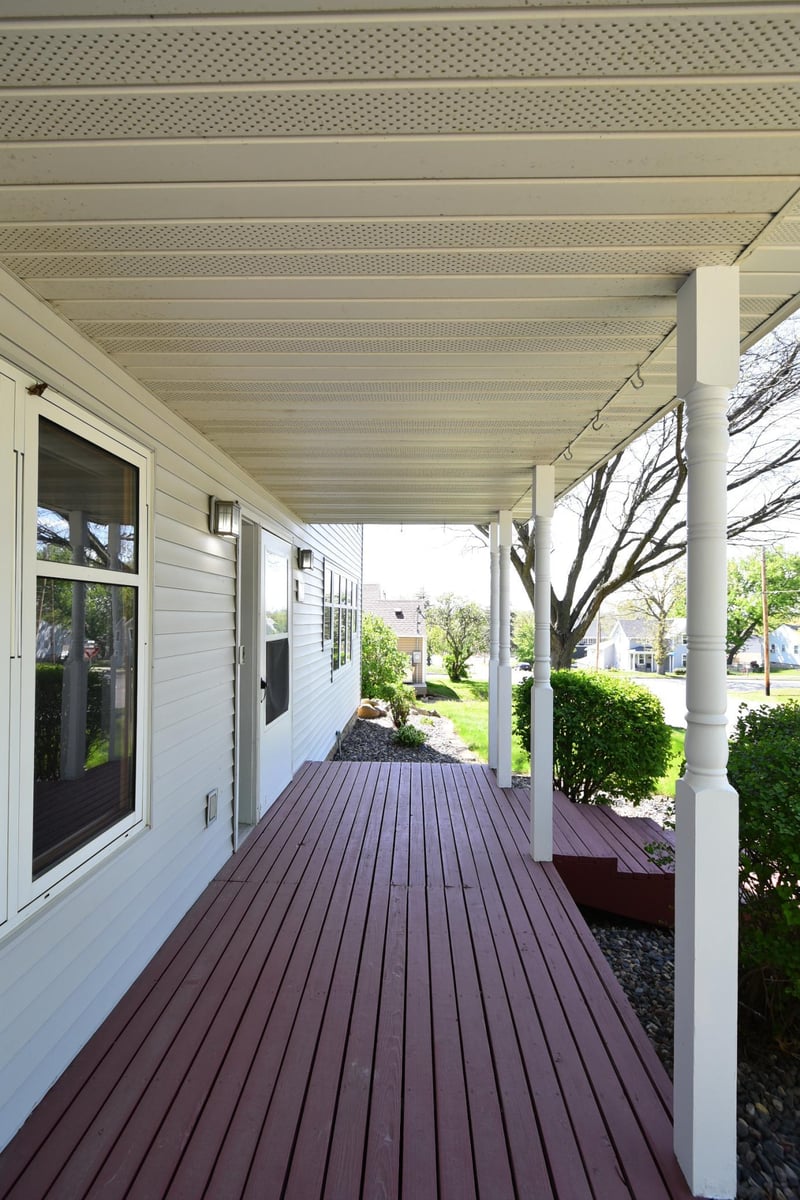 131 E 7th St, Zumbrota, MN 55992