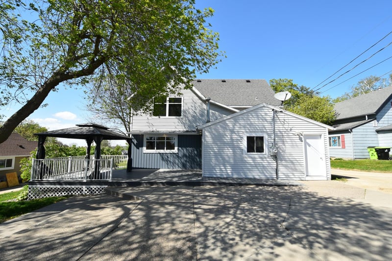 131 E 7th St, Zumbrota, MN 55992