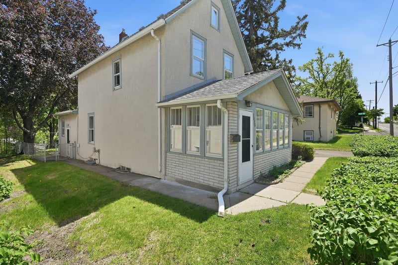 1070 Dale St N, Saint Paul, MN 55117
