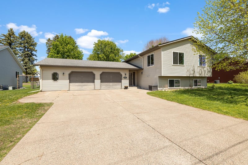 1017 4th Ave NE, Little Falls, MN 56345
