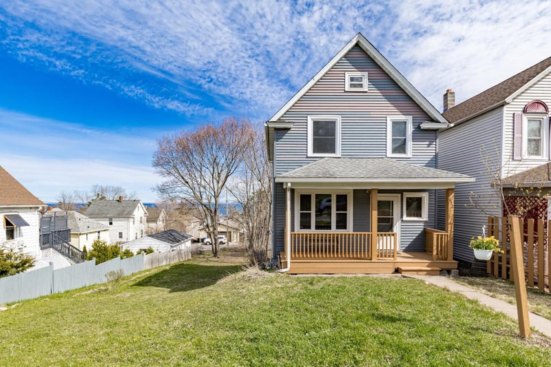822 E 7th St, Duluth, MN 55805