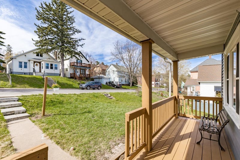822 E 7th St, Duluth, MN 55805