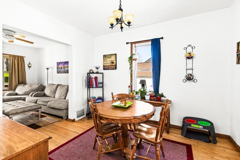 822 E 7th St, Duluth, MN 55805
