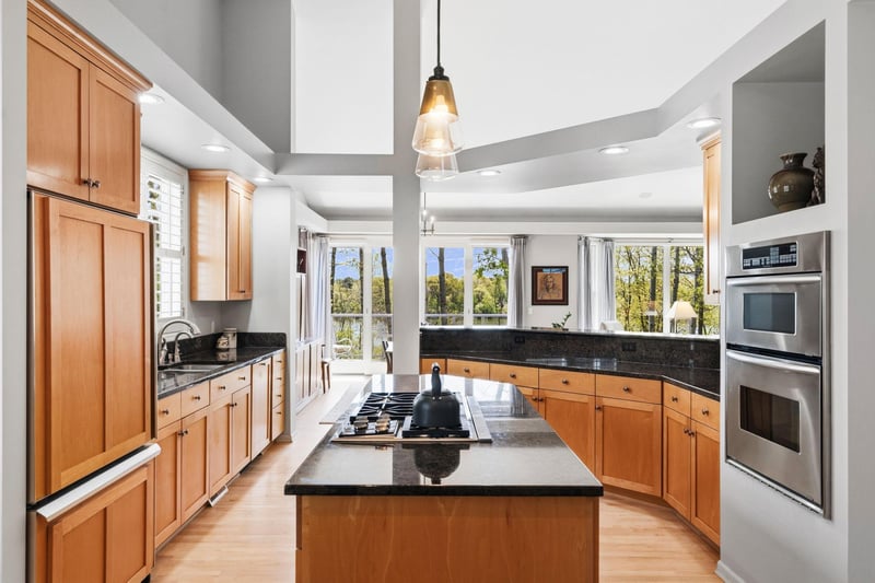 10123 Waterfront Dr, Woodbury, MN 55129