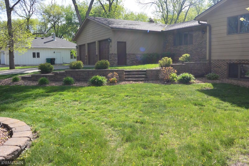 120 Edgewood Dr, Glencoe, MN 55336