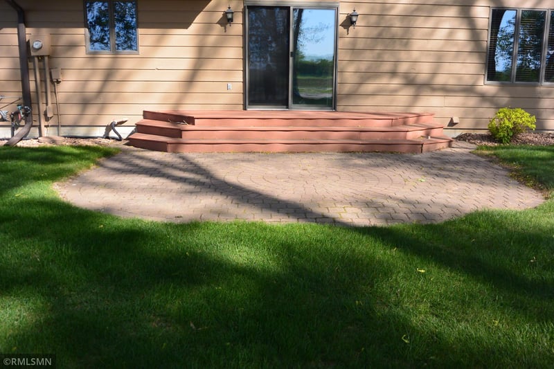 120 Edgewood Dr, Glencoe, MN 55336
