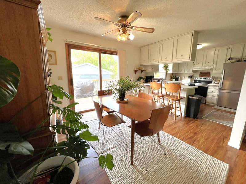 720 4th Ave NW, Plainview, MN 55964