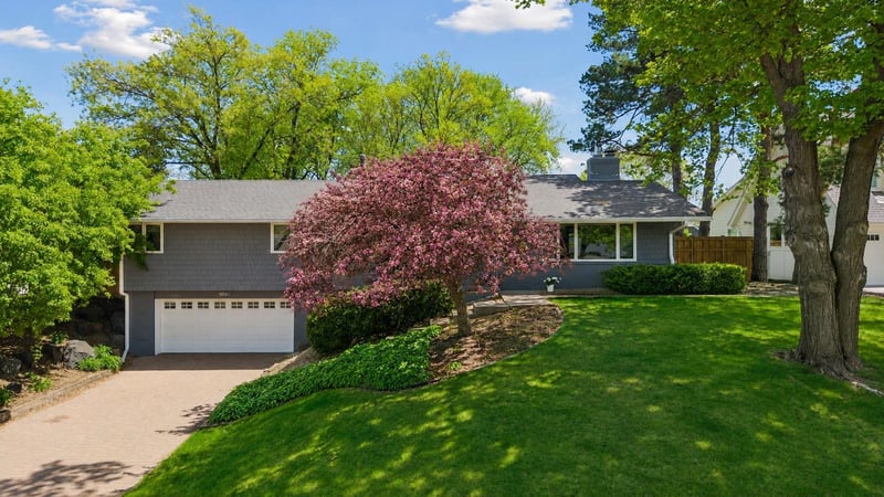 5521 Mirror Lakes Dr, Edina, MN 55436