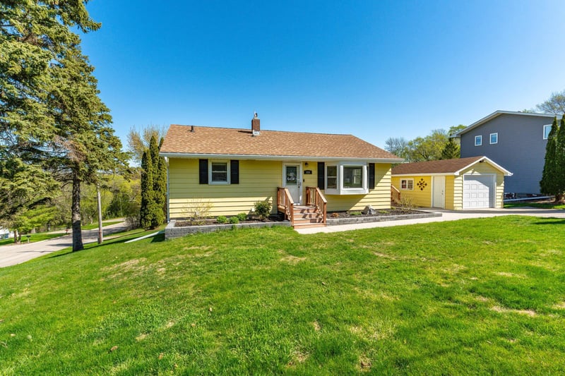 326 W Gustavus Ave, Fergus Falls, MN 56537