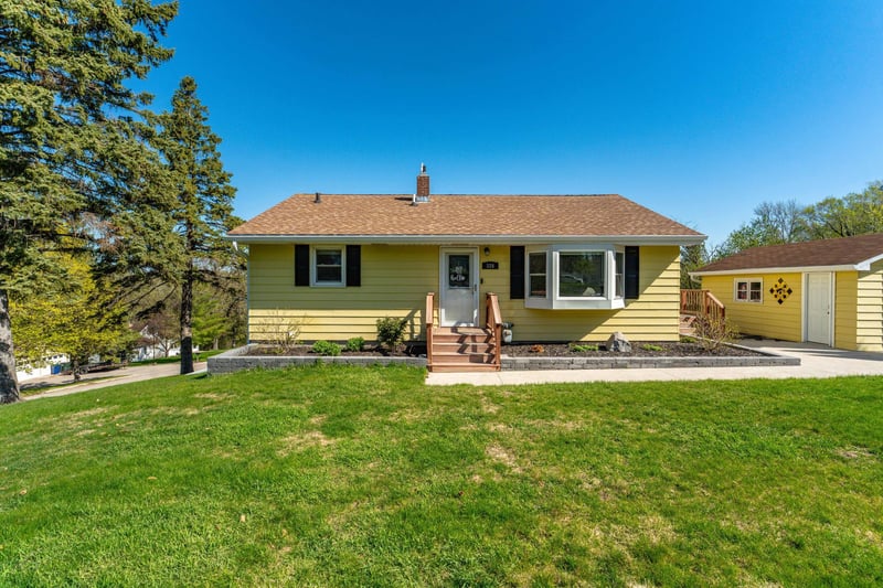 326 W Gustavus Ave, Fergus Falls, MN 56537