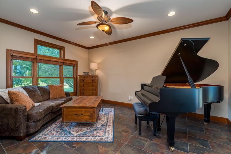 29193 Biehn Dr, Madison Lake, MN 56063