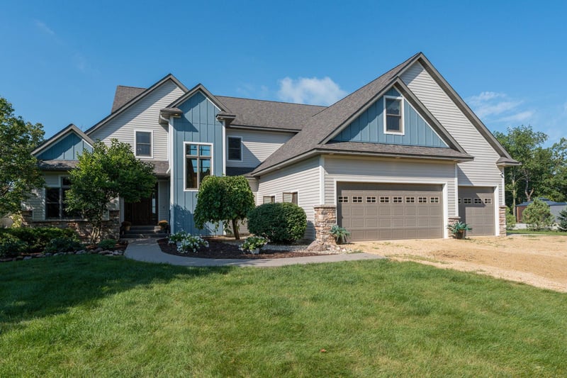 29193 Biehn Dr, Madison Lake, MN 56063