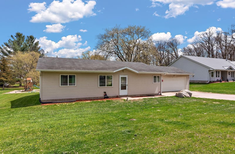 931 Perry Ave N, Browerville, MN 56438
